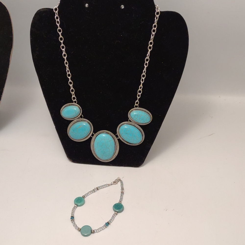 PAPARAZZI ACCESSORIES River Valley Radiance Blue Crackle Necklace & Bracelet Set